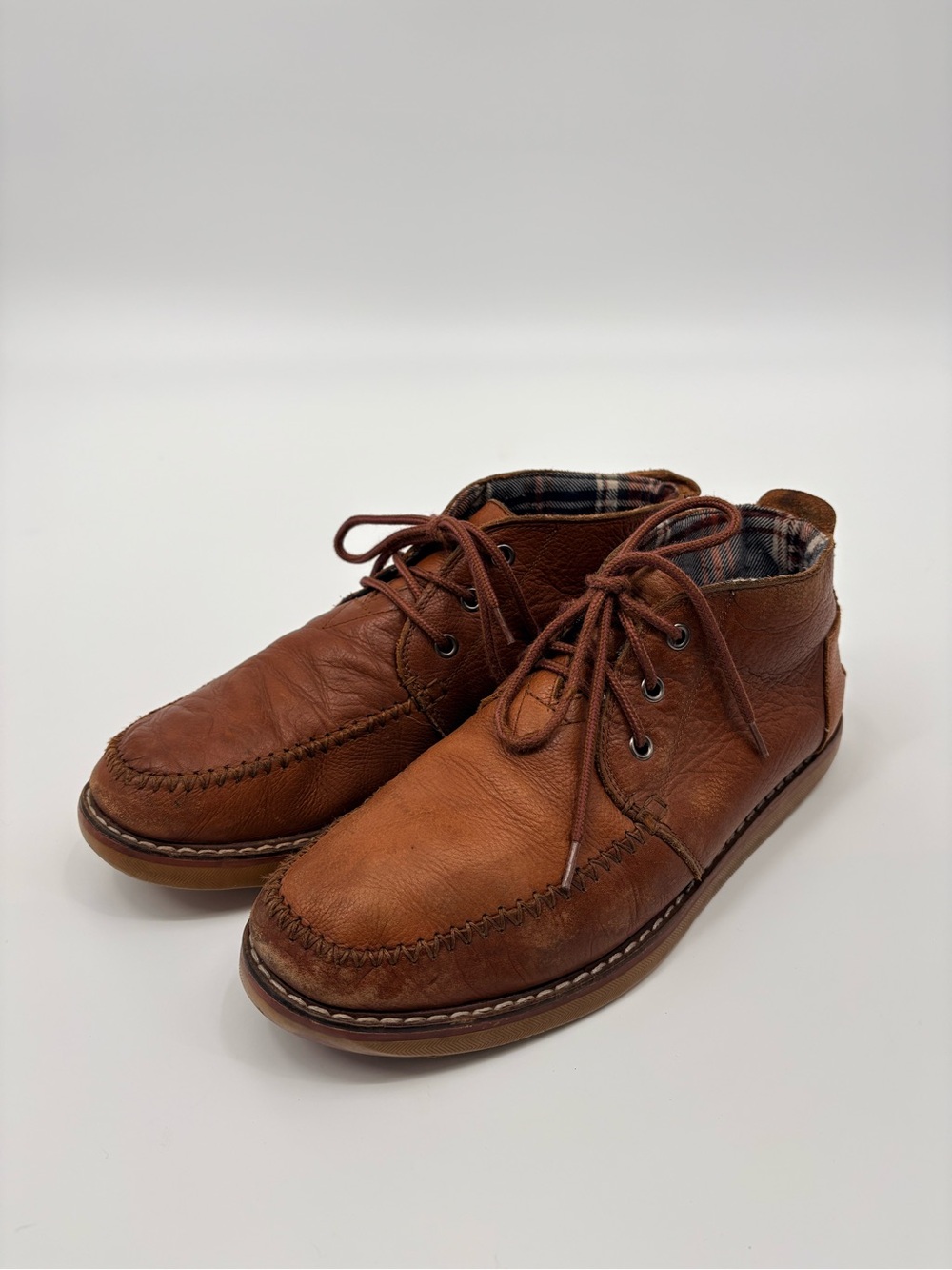 Toms Tan Leather Chukka Boots with Plaid Lining